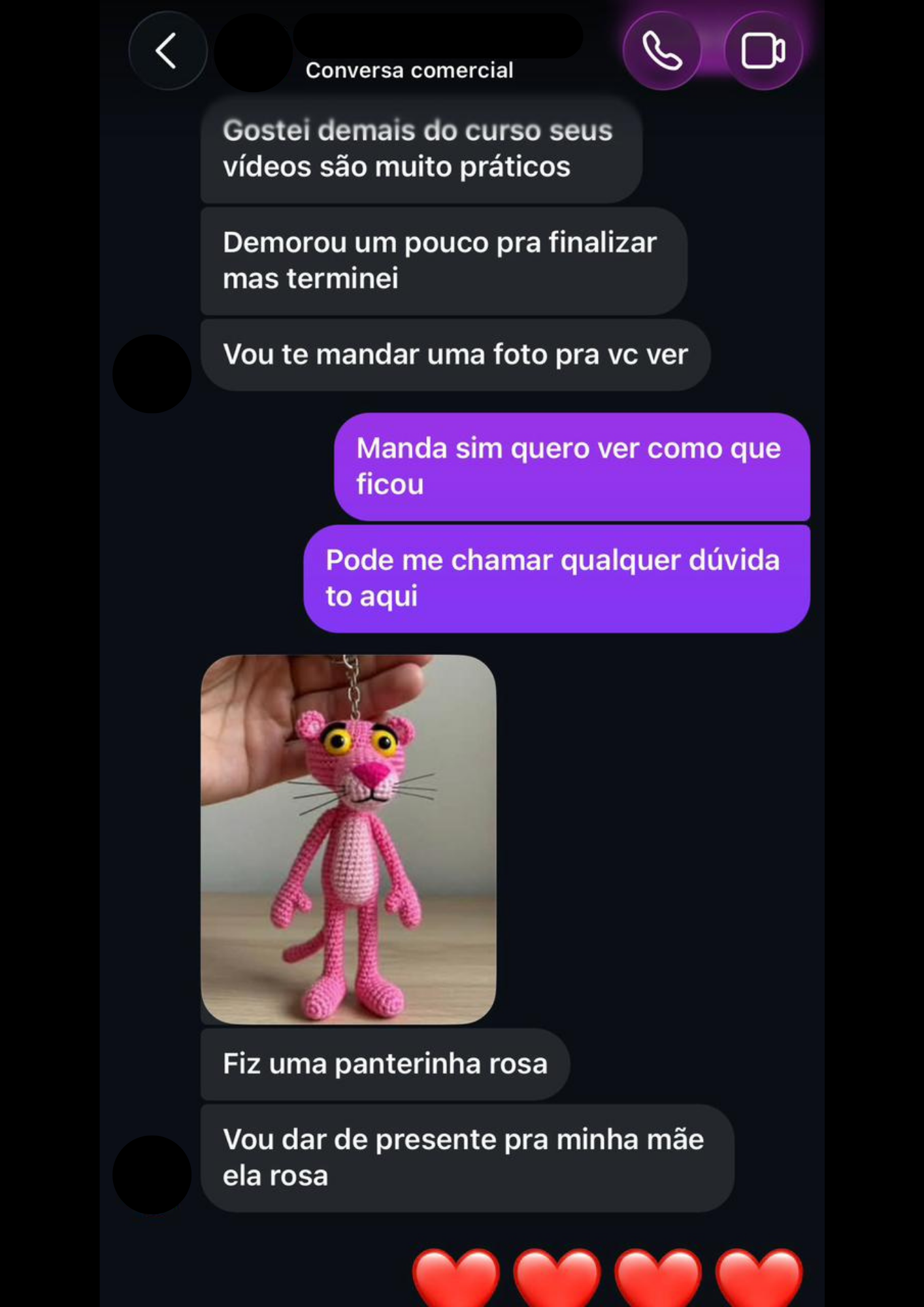 Conversa de aluna mostrando pantera cor-de-rosa de crochê